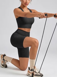 Conjunto de Yoga de 2 Piezas Negro, Top Corto Deportivo con Espalda Cruzada y Pantalones Cortos de Cintura Alta con Bolsillos, Ropa Deportiva Elástica en 4 Direcciones sin Costuras - Product Image 3