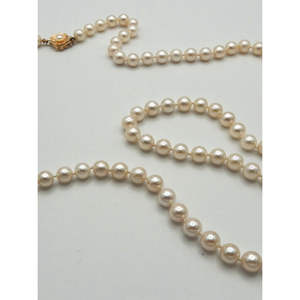 Collana di perle coltivate giapponesi da 28 pollici in oro 14K e 7mm Akoya - Product Image 3