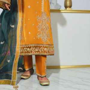 Costume décontracté pour femme prêt à porter à la mode avec haut à manches longues et pantalon confortable idéal pour la mode du printemps et de l'automne - Product Image 5