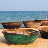 Panier de coracle en bois de bambou, petit bateau de loisirs avec palettes et siège, bateaux de tourisme