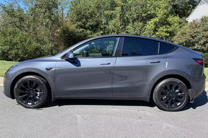 Modelo Y Long Range AWD Usado en Excelentes Condiciones, Volante a la Izquierda, Asientos de Cuero, Cámara Trasera, Sin Accidentes, Listo para Conducir - Product Image 2