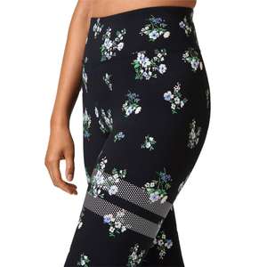 Shorts de yoga respirants en nylon et élasthanne, extensibles, pour fitness et sport, avec impression par transfert thermique, taille en V avec dentelle unie, extensibles dans quatre directions - Product Image 3