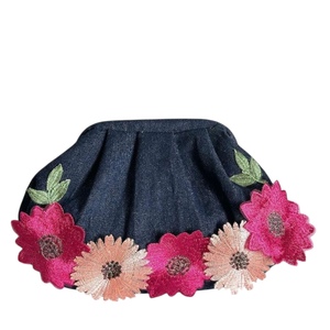 Bolso de Fiesta Hecho a Mano para Mujer a Precios de Mayoreo con Cierre Metálico Abierto y Diseño Moderno - Product Image 1