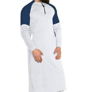 Vente en gros de vêtements islamiques pour hommes Style qatari pour hommes col rond jubbah pour hommes Thobes patch personnalisé épaule poitrine teint en couleur unie - Product Image 1