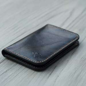 Non. Portefeuille vertical en cuir fin 90 Slim (Prince Black) fait main - Product Image 5