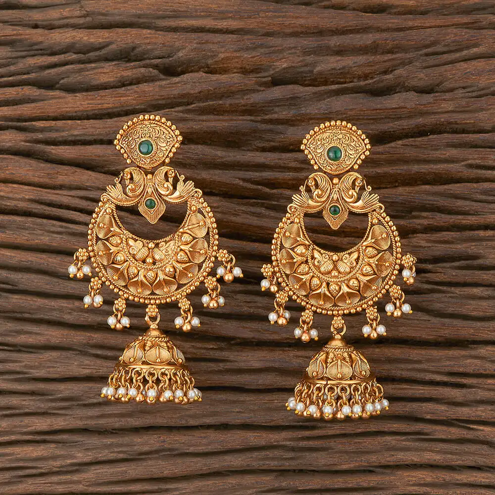 Boucle d'oreille longue Jhumki de style Chand plaqué or mat antique 217280 avec des grossistes de perles en Inde