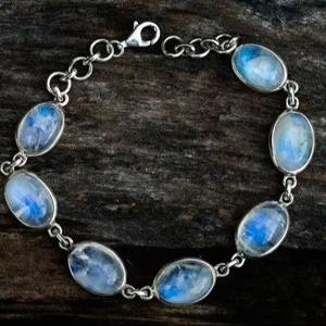 กำไลข้อมือทรงรีประดับมูนสโตนสีรุ้งคลาสสิก ยอดนิยม เหมาะสำหรับเป็นของขวัญสำหรับทุกเพศทุกวัย มีทุกขนาด สำหรับขายปลีกและส่งออก - Product Image 2