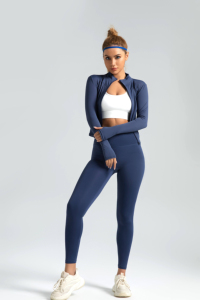 ชุดโยคะนวัตกรรมใหม่ประสิทธิภาพสูง เสื้อครอปตัดเย็บสีดำและกางเกงขาสั้น ผลิตจากวัสดุรักษ์โลก แห้งเร็ว เหมาะสำหรับออกกำลังกายและสวมใส่สบายๆ - Product Image 3