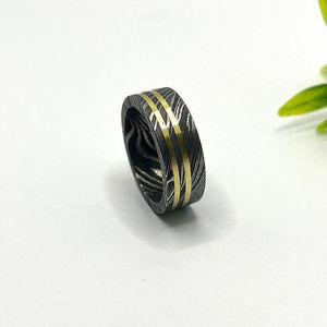 แหวนเหล็กดามัสกัสสีทอง8มม. สำหรับผู้ชายผู้หญิงเครื่องประดับแฟชั่นออกแบบได้ตามต้องการ - Product Image 5