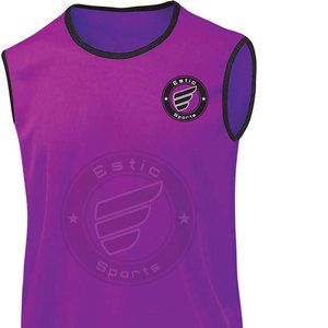 Nuevos Baberos deportivos de malla Reversible para jóvenes, chaleco de entrenamiento de fútbol de baloncesto con logotipo personalizado, Baberos de fútbol Pinnie Unisex - Product Image 6
