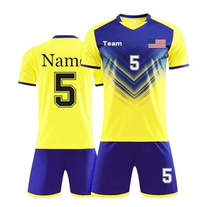 Uniforme de football en polyester léger et durable Conception personnalisée disponible pour les jeunes et les adultes - Product Image 5