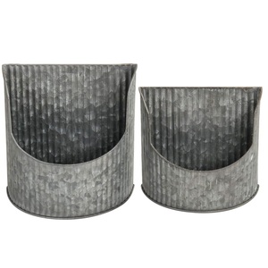 Exquisito jarrón de pared de metal galvanizado, maceta de flores colgante de granja rústica duradera para decoración de pared de jardín, boda y hogar - Product Image 4