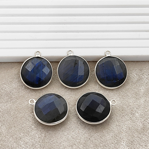 จี้ลาบราโดไรต์สีน้ำเงิน - จี้พลอยทรงกลมเจียระไน - จี้เงินแท้ 925 - Product Image 3