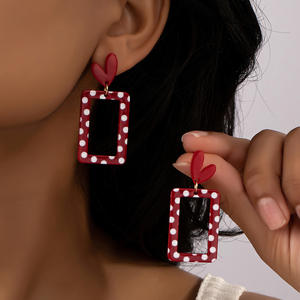 2025 nouveaux produits hiver printemps nouvel an petit amour frais Poldot boucles d'oreilles gaz belles boucles d'oreilles ludique et rétro - Product Image 3