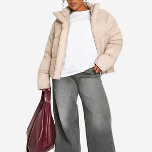 Chaqueta acolchada de invierno de aspecto elegante de diseño de calidad premium para mujer, chaquetas ajustadas para mujer con patrón sólido - Product Image 4