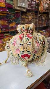 Bolsa Potli de Lujo Hecha a Mano en India con Estampado Floral Boho, Regalo para Damas de Honor de Boda, Cierre de Cremallera, Tela de Algodón Ecológica para Monedas - Product Image 4