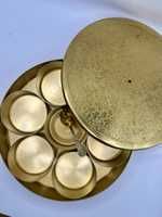Boîte à épices en laiton doré gravé de qualité alimentaire MHQ, vaisselle indienne empilable et détachable, design moderne, avec support et cuillère