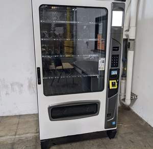 Nuevo diseño Venta caliente 24 horas de gran capacidad Combo automático Snacks Bebidas Máquina expendedora Refrigerador al aire libre - Product Image 3