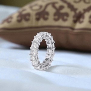 Anillo de banda de eternidad de diamante de corte princesa de moissanita de 7,00 quilates de quilates hecho en platino para ella - Product Image 2