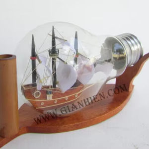 Bateau léger nautique fabriqué à la main modèle en bois couleurs réalistes technique peinte artisanat en bois naturel - Product Image 1