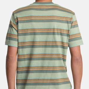 Camiseta cómoda de manga corta con cuello redondo para hombre: ligera y transpirable, ideal para el verano y las actividades diarias - Product Image 5