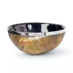 Cuenco de cuerno de Búfalo en todos los tamaños Cuenco decorativo artesanal de cuerno indio Nuevo diseño para uso doméstico Disponible para la venta por Crescent Crafts - Product Image 1