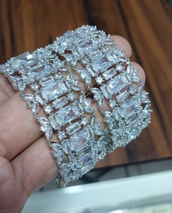 กำไลเพชรสไตล์คลาสสิกแบบอเมริกันกำไลชุบเงินและเพทายทรงลูกบาศก์แบบดั้งเดิมและทันสมัยสำหรับผู้หญิงและเด็กผู้หญิง - Product Image 2