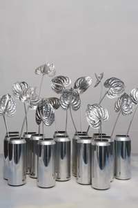 Vase en aluminium de forme unique avec finition argentée pour les thèmes de décoration modernes et classiques pour les espaces de vie - Product Image 3