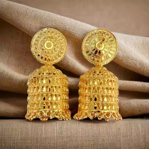 Ensemble de boucles d'oreilles de qualité super exportation avec des bijoux de boucles d'oreilles de style Jhumka plaqués or 22CT de conception traditionnelle à vendre - Product Image 1