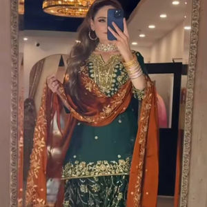 ผ้าไหมจอร์เจียต์หลากสีสไตล์วัฒนธรรมปัญจาบ แต่งขนเฟอร์เทียม ปักลาย กลับด้านได้ ซับเหงื่อ ไม่ต้องเย็บ สำหรับงานปาร์ตี้ของผู้หญิง - Product Image 1