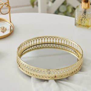 Bandeja decorativa de metal con acabado a mano y espejo de vidrio con artesanía superior para un estilo y decoración únicos para el hogar - Product Image 1