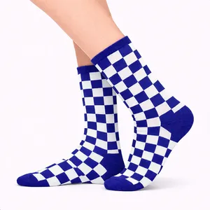 Chaussettes de sport à motif à carreaux bleus, design rayé coloré, personnalisables, antibactériennes, anti-transpiration pour athlètes, pour l'automne - Product Image 2