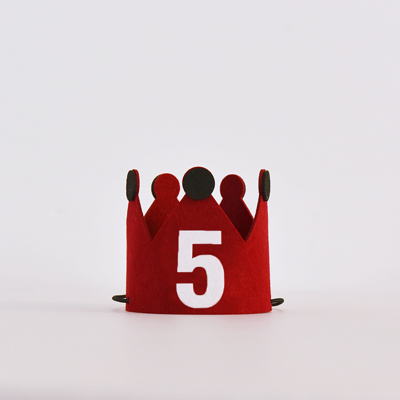 [5] Chapeau couronne rouge