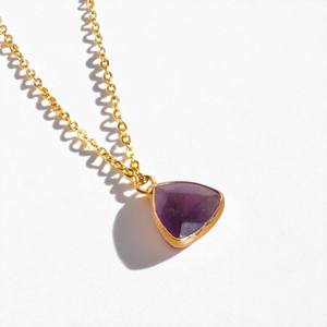 Dainty Triangle Améthyste Pierre Pendentif Collier Guérison Cristal Collier Pierre De Naissance À La Main Collier En Gros Bijoux - Product Image 1