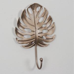 Crochet mural en fer décoratif de style antique avec une finition en détresse à un coût très abordable - Product Image 1