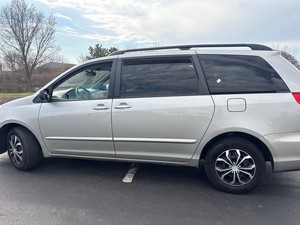 TO-YO-TA SI-EN-NA LE 2009 DE ALTA DEMANDA, 7 PASAJEROS, TRANSMISIÓN AUTOMÁTICA, MOTOR V6 - Product Image 6