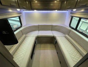 Autocaravanas Usadas Regency RV Ultra Brougham 25UL Más Vendidas, para 4-6 Pasajeros, EURO 5, Una Habitación, Interiores Espaciosos, Listas para Usar - Product Image 4