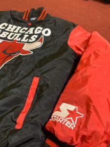 Chaqueta Bomber de Satén Formal Personalizada 2025 con Servicio OEM, Diseño Chicago Bull, Número y Patrón de Camuflaje, Procesamiento con Revestimiento, Primavera - Product Image 2