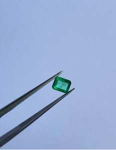 พลอยมรกตสีเขียวธรรมชาติคุณภาพสูงขายส่งจากผู้ส่งออกในอินเดียในราคาขายส่ง - Product Image 5