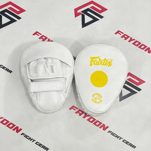 Équipement d'entraînement de haute qualité Fairtex, mitaines de boxe incurvées, protections professionnelles pour le kickboxing et les arts martiaux mixtes - Product Image 1