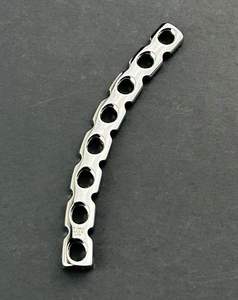 Plaque de reconstruction pelvienne incurvée 3.5mm 8 trous 94mm de longueur Ensemble de 6 implants orthopédiques - Product Image 5