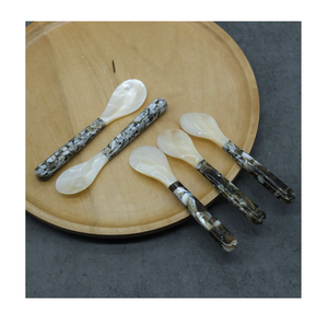 Cuchara de nácar vietnamita para caviar, sal y vajilla de comedor Proveedor de exportación - Product Image 1