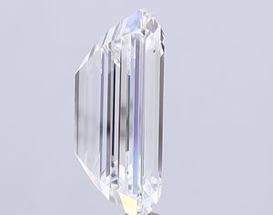 Exquisito Diamante Cultivado en Laboratorio con Corte Esmeralda de 14 Quilates, Color Verde Intenso, Certificado IGI, Claridad VVS2, con Brillo de Espejo - Product Image 2