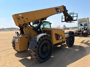 รถยกเทเลสโคปิค CAT TL943C พร้อมระบบเกียร์พาวเวอร์ชิฟท์สี่ระดับ และโครงสร้างที่แข็งแรงทนทาน - Product Image 4