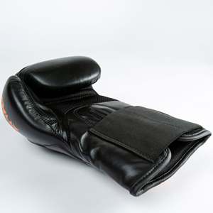 Gants de sparring thaïlandais personnalisables de 12 oz avec lacets au poignet, ensemble de boxe en cuir de vachette comprenant gants, protège-tête et équipement d'attaque MMA - Product Image 6