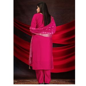 Vibrant Kurti Set con Dupatta con estampado floral bordado a mano y fondos a juego Ideal para reuniones familiares y eventos - Product Image 3