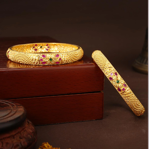 Bracelets en laiton modernes avec un motif géométrique découpé, parfait pour un look contemporain ou empilable, disponibles au prix de gros - Product Image 5
