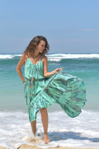2025 robe Maxi florale tie-dye pour dames menthe col en v 100% rayonne Style bohème cordon manches Logo dos pour les vacances d'été - Product Image 5