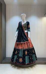 Vestido Casual Tradicional Colorido de Algodón Ikat Puro Hecho a Medida, Estilo Laxmi, con Seda Kora que Absorbe la Humedad - Product Image 3