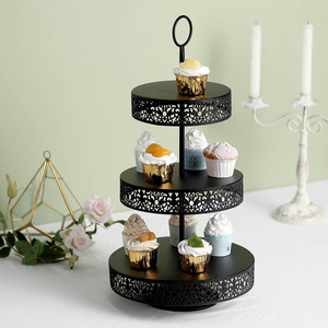 Soporte de exhibición de pastel de Metal para fiesta de boda de calidad superior hecho a mano nuevo acabado dorado en Soporte redondo de decoración de boda de tres capas - Product Image 3